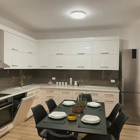 Up In * Τίρανα